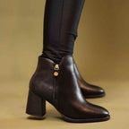 Bota de Couro Feminina Cano Curto - Moderi