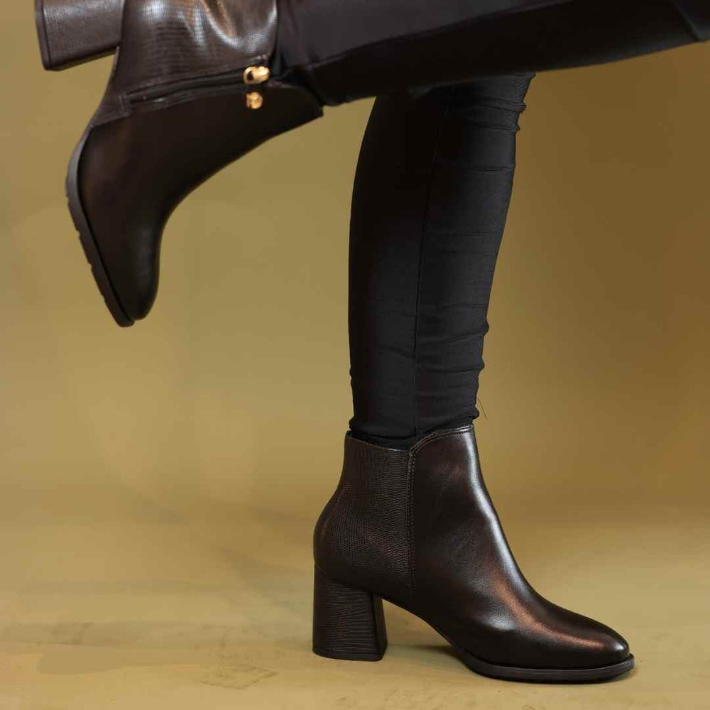 Bota de Couro Feminina Cano Curto - Moderi