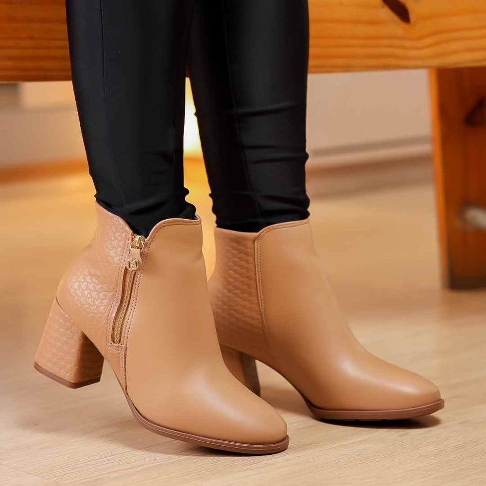 Bota de Couro Feminina Cano Curto - Moderi