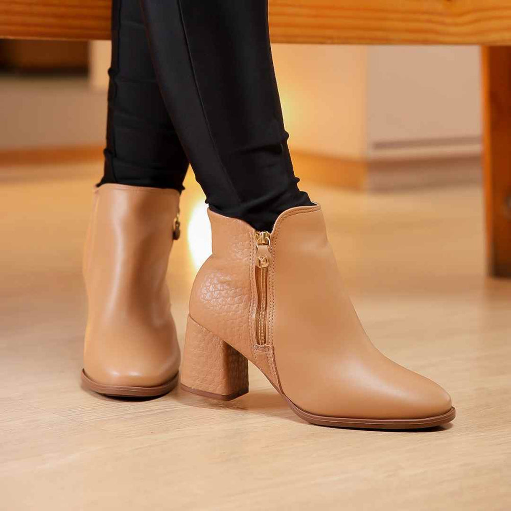Bota de Couro Feminina Cano Curto - Moderi